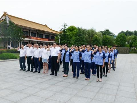 重温入党誓词   思念英雄先烈——乐橙lc8集团党总支部组织全体党员开展党建活动