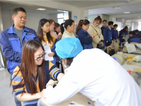 志同道合手牵手 献血救人心连心——乐橙lc8集团2018年无偿献血活动