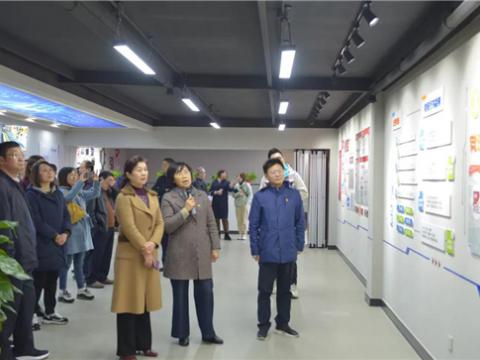 市人大向导来乐橙lc8集团视察“职工之家”建设情形